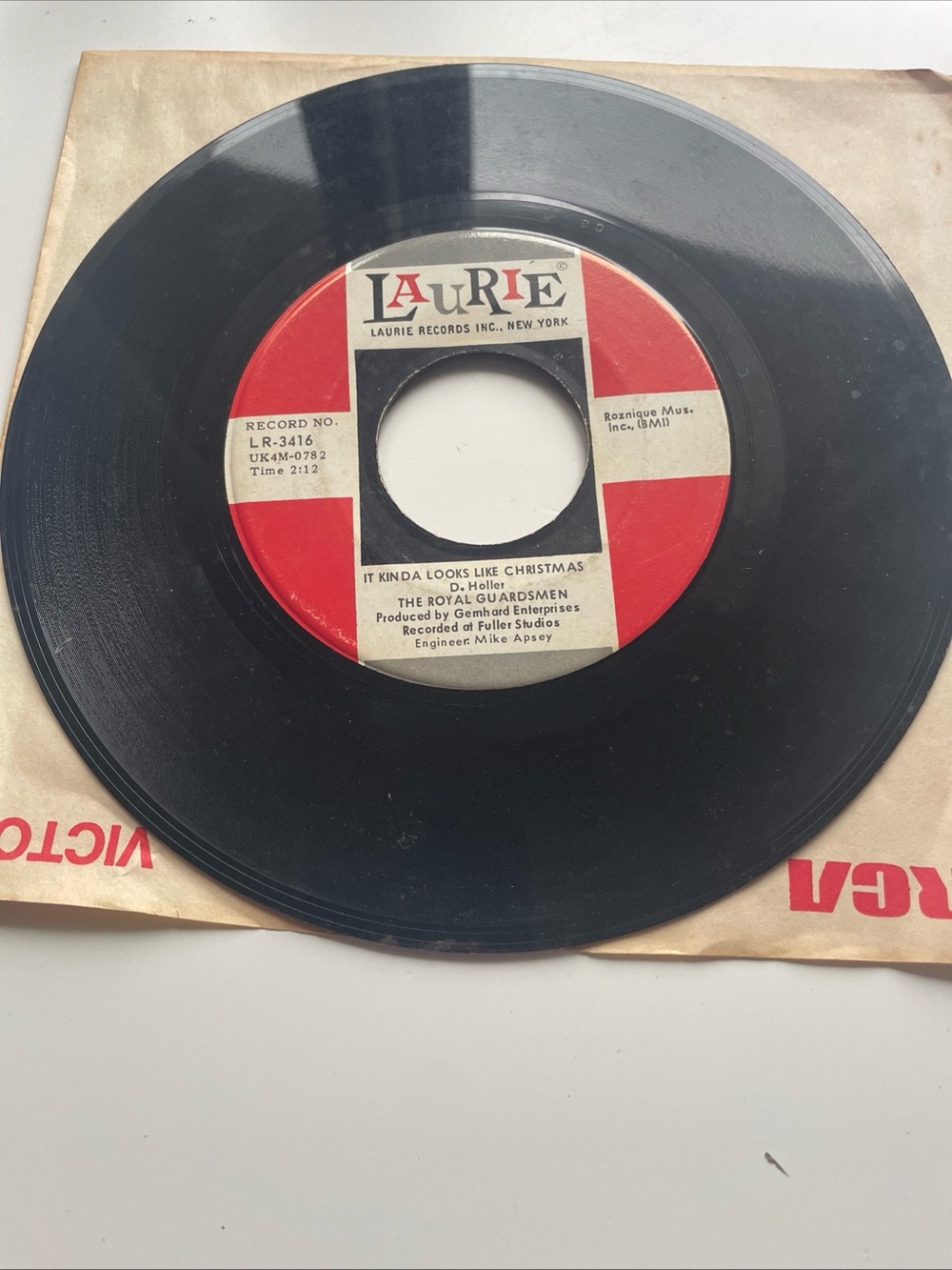 ROYAL GUARDSMEN: snoopy's christmas / it kinda looks like christmas LAURIE 7"